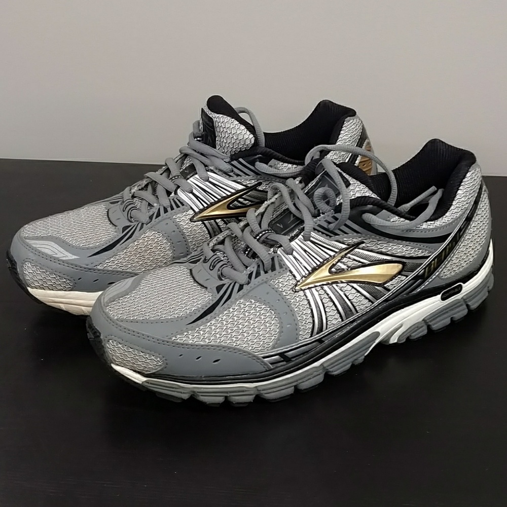 Mens Brooks Beast Running Shoes Size 10